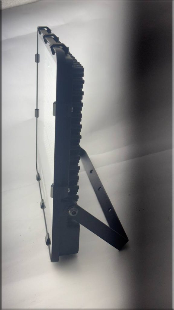 طول عمر پروژکتور -نورافکن LED smd